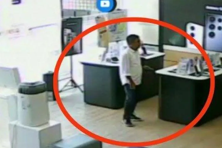 Anggota DPRD Sumut, Anwar Sani Tarigan Terekam CCTV Curi Jam Tangan
